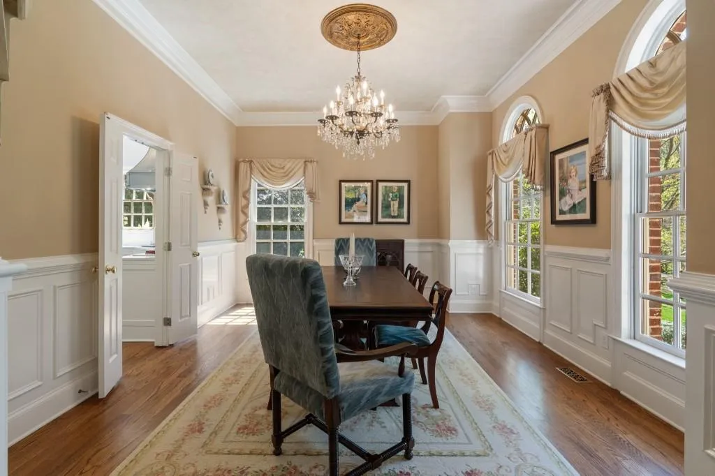 220 Sheridan Point Lane, Atlanta, Georgia 30342, 5 Bedrooms Bedrooms, ,5 BathroomsBathrooms,Residential,Sold,220 Sheridan Point Lane,7548366