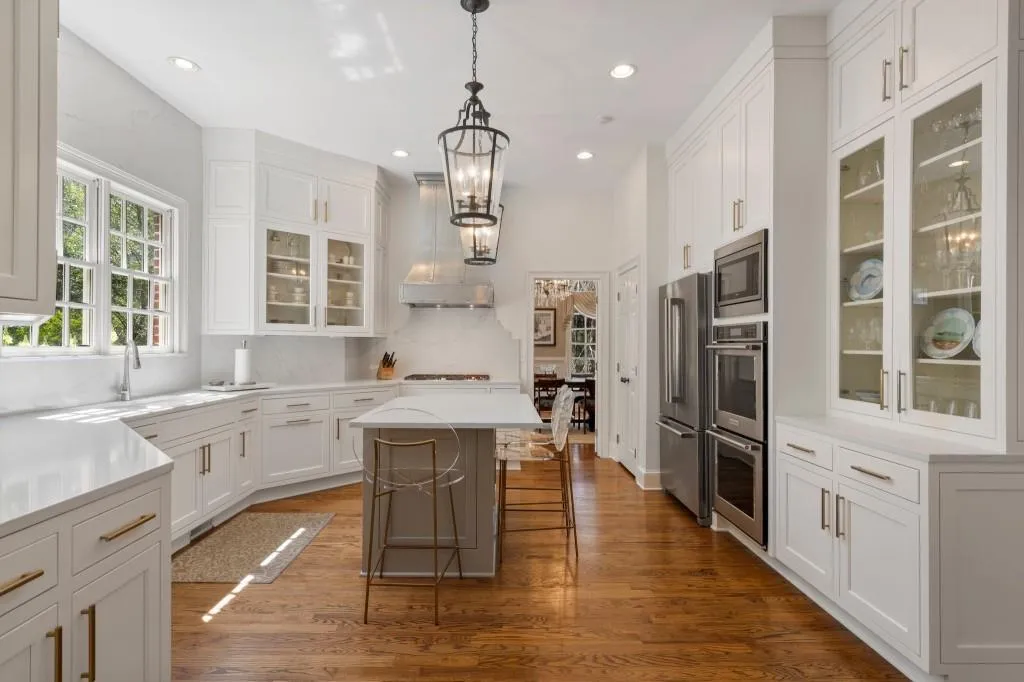 220 Sheridan Point Lane, Atlanta, Georgia 30342, 5 Bedrooms Bedrooms, ,5 BathroomsBathrooms,Residential,Sold,220 Sheridan Point Lane,7548366
