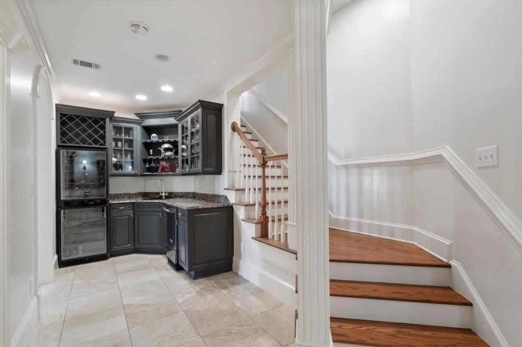 220 Sheridan Point Lane, Atlanta, Georgia 30342, 5 Bedrooms Bedrooms, ,5 BathroomsBathrooms,Residential,Sold,220 Sheridan Point Lane,7548366