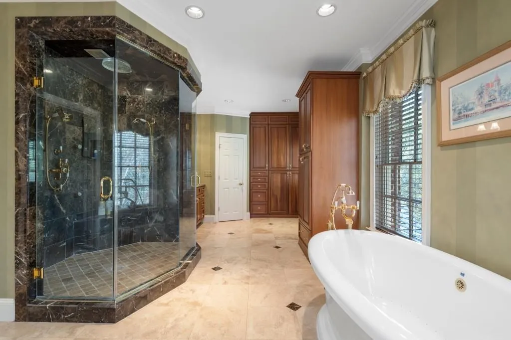 220 Sheridan Point Lane, Atlanta, Georgia 30342, 5 Bedrooms Bedrooms, ,5 BathroomsBathrooms,Residential,Sold,220 Sheridan Point Lane,7548366
