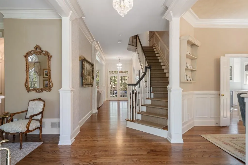 220 Sheridan Point Lane, Atlanta, Georgia 30342, 5 Bedrooms Bedrooms, ,5 BathroomsBathrooms,Residential,Sold,220 Sheridan Point Lane,7548366