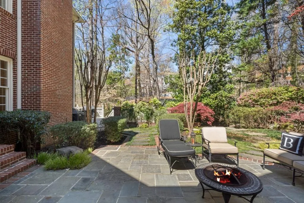 220 Sheridan Point Lane, Atlanta, Georgia 30342, 5 Bedrooms Bedrooms, ,5 BathroomsBathrooms,Residential,Sold,220 Sheridan Point Lane,7548366