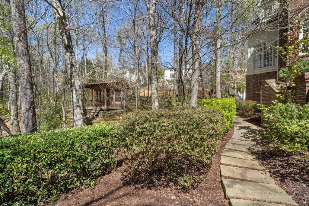 220 Sheridan Point Lane, Atlanta, Georgia 30342, 5 Bedrooms Bedrooms, ,5 BathroomsBathrooms,Residential,Sold,220 Sheridan Point Lane,7548366