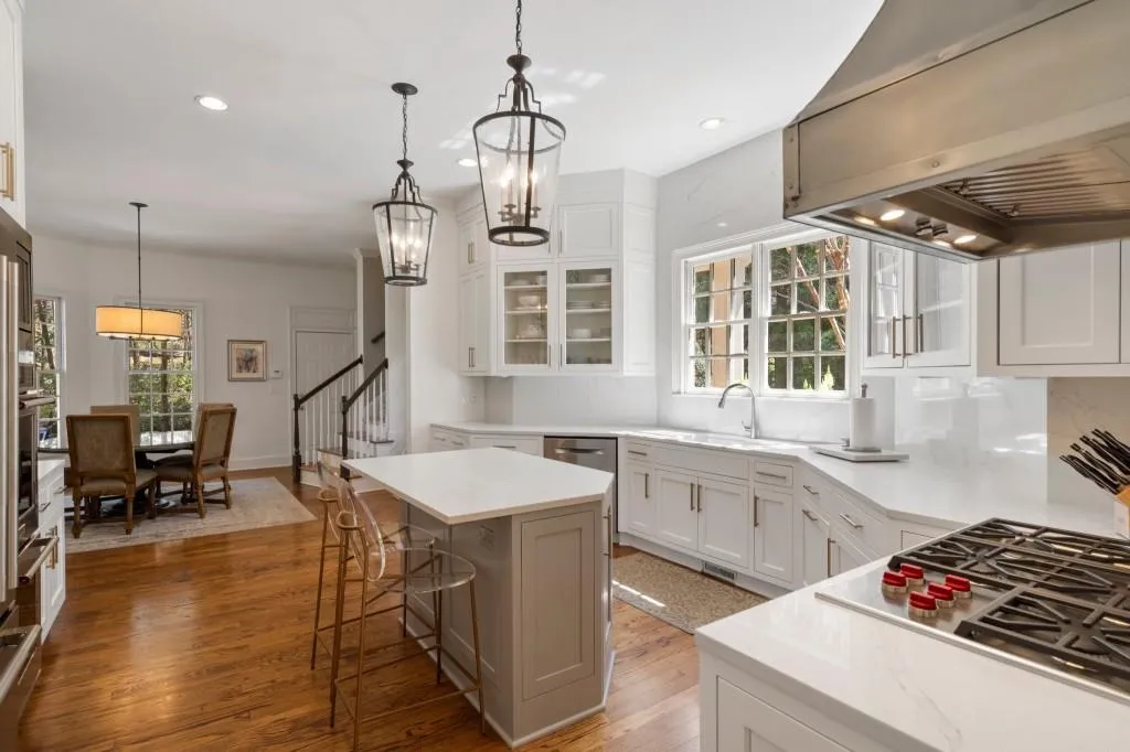 220 Sheridan Point Lane, Atlanta, Georgia 30342, 5 Bedrooms Bedrooms, ,5 BathroomsBathrooms,Residential,Sold,220 Sheridan Point Lane,7548366
