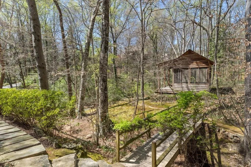 220 Sheridan Point Lane, Atlanta, Georgia 30342, 5 Bedrooms Bedrooms, ,5 BathroomsBathrooms,Residential,Sold,220 Sheridan Point Lane,7548366
