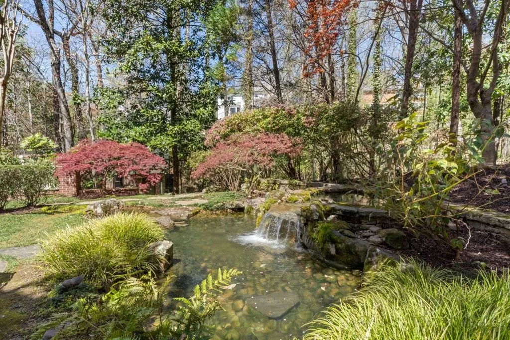 220 Sheridan Point Lane, Atlanta, Georgia 30342, 5 Bedrooms Bedrooms, ,5 BathroomsBathrooms,Residential,Sold,220 Sheridan Point Lane,7548366