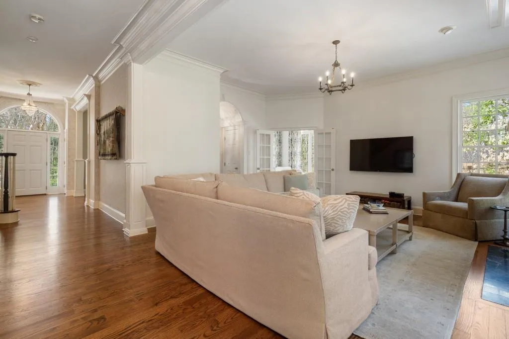 220 Sheridan Point Lane, Atlanta, Georgia 30342, 5 Bedrooms Bedrooms, ,5 BathroomsBathrooms,Residential,Sold,220 Sheridan Point Lane,7548366