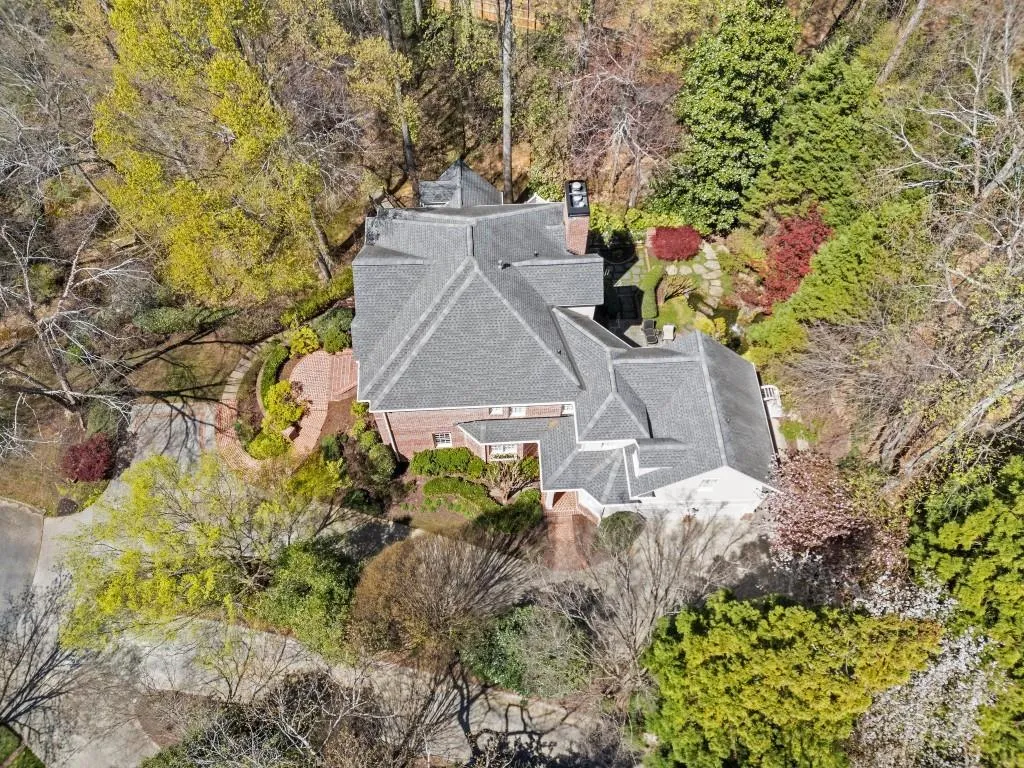 220 Sheridan Point Lane, Atlanta, Georgia 30342, 5 Bedrooms Bedrooms, ,5 BathroomsBathrooms,Residential,Sold,220 Sheridan Point Lane,7548366