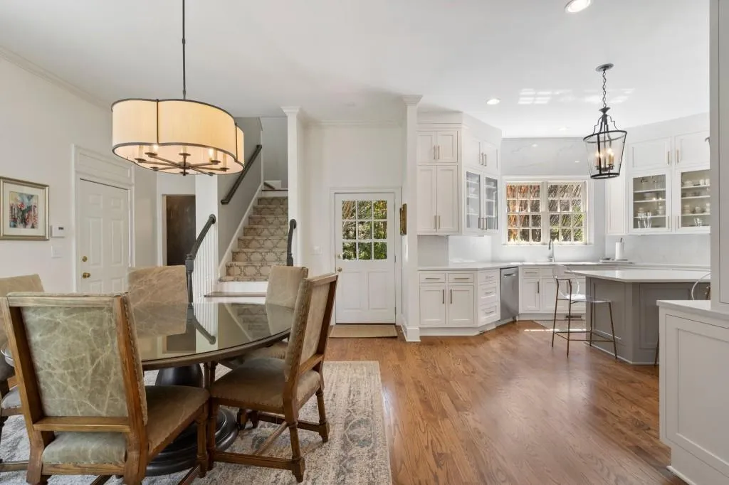 220 Sheridan Point Lane, Atlanta, Georgia 30342, 5 Bedrooms Bedrooms, ,5 BathroomsBathrooms,Residential,Sold,220 Sheridan Point Lane,7548366
