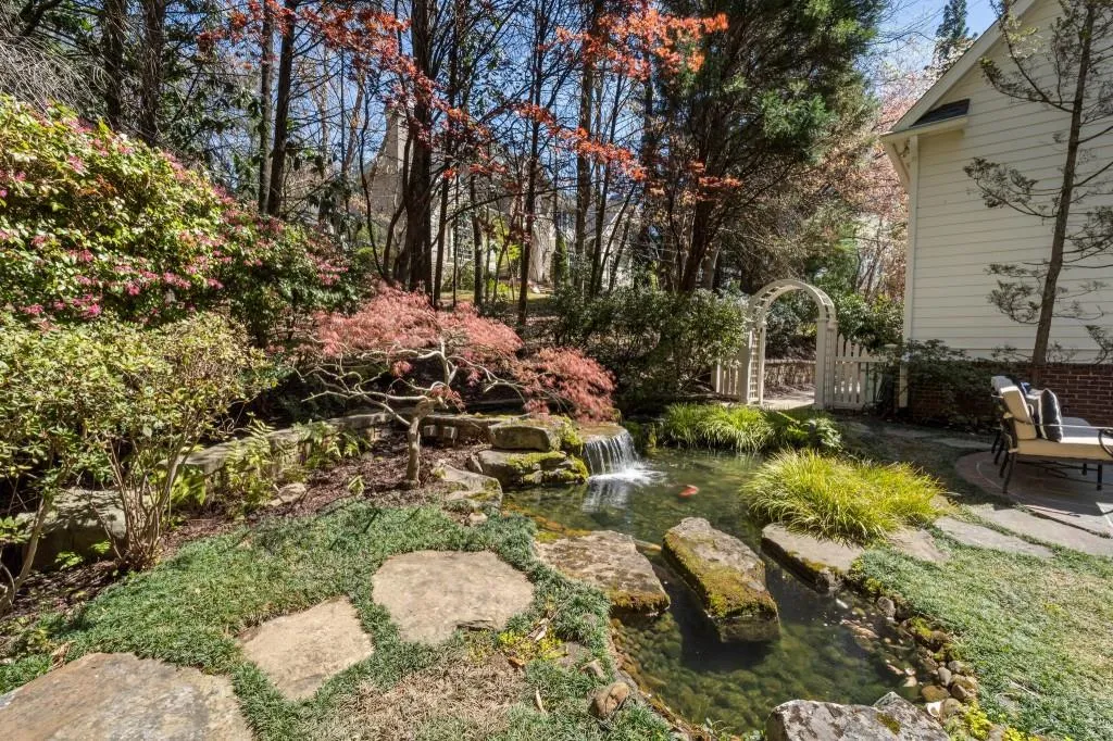 220 Sheridan Point Lane, Atlanta, Georgia 30342, 5 Bedrooms Bedrooms, ,5 BathroomsBathrooms,Residential,Sold,220 Sheridan Point Lane,7548366