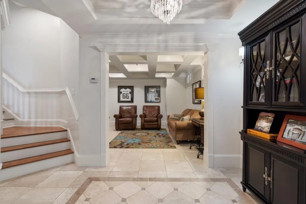 220 Sheridan Point Lane, Atlanta, Georgia 30342, 5 Bedrooms Bedrooms, ,5 BathroomsBathrooms,Residential,Sold,220 Sheridan Point Lane,7548366