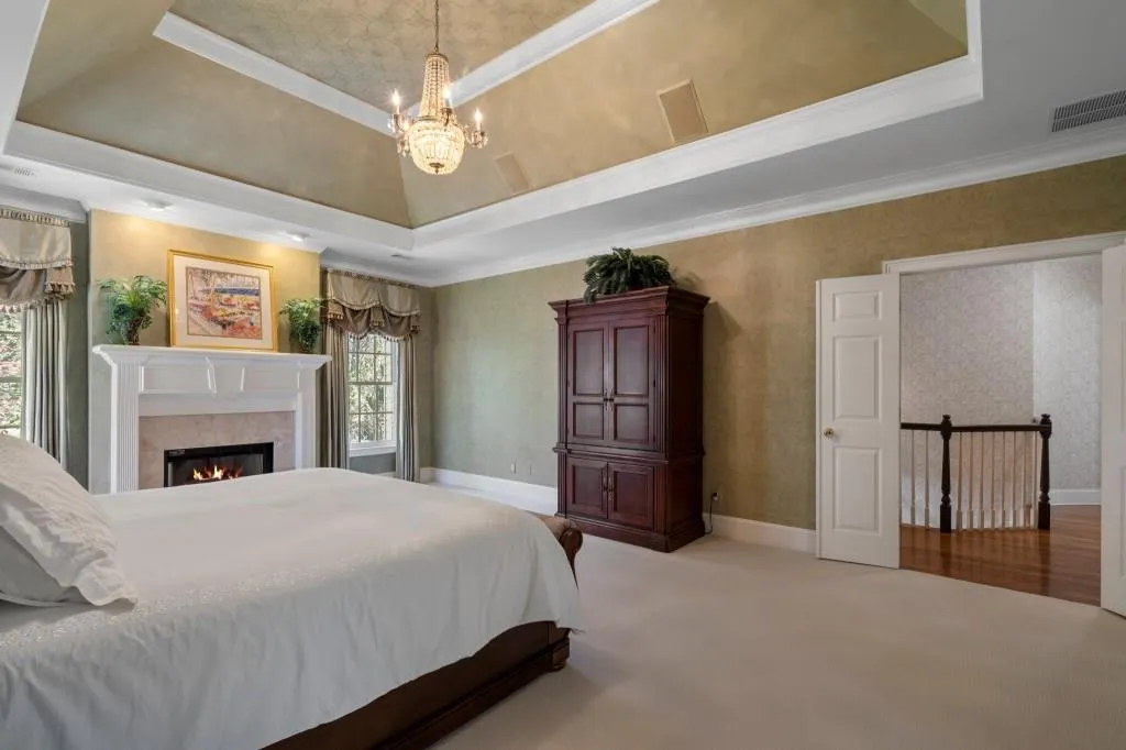 220 Sheridan Point Lane, Atlanta, Georgia 30342, 5 Bedrooms Bedrooms, ,5 BathroomsBathrooms,Residential,Sold,220 Sheridan Point Lane,7548366
