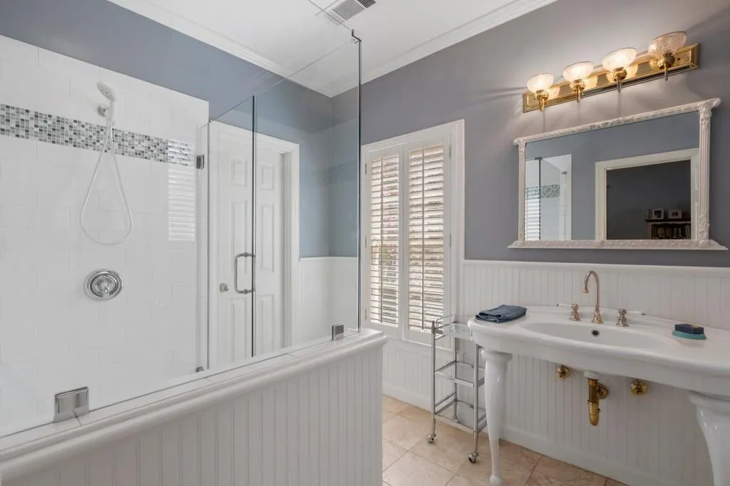 220 Sheridan Point Lane, Atlanta, Georgia 30342, 5 Bedrooms Bedrooms, ,5 BathroomsBathrooms,Residential,Sold,220 Sheridan Point Lane,7548366
