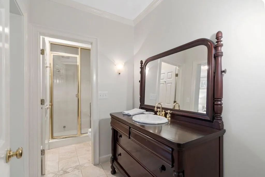 220 Sheridan Point Lane, Atlanta, Georgia 30342, 5 Bedrooms Bedrooms, ,5 BathroomsBathrooms,Residential,Sold,220 Sheridan Point Lane,7548366