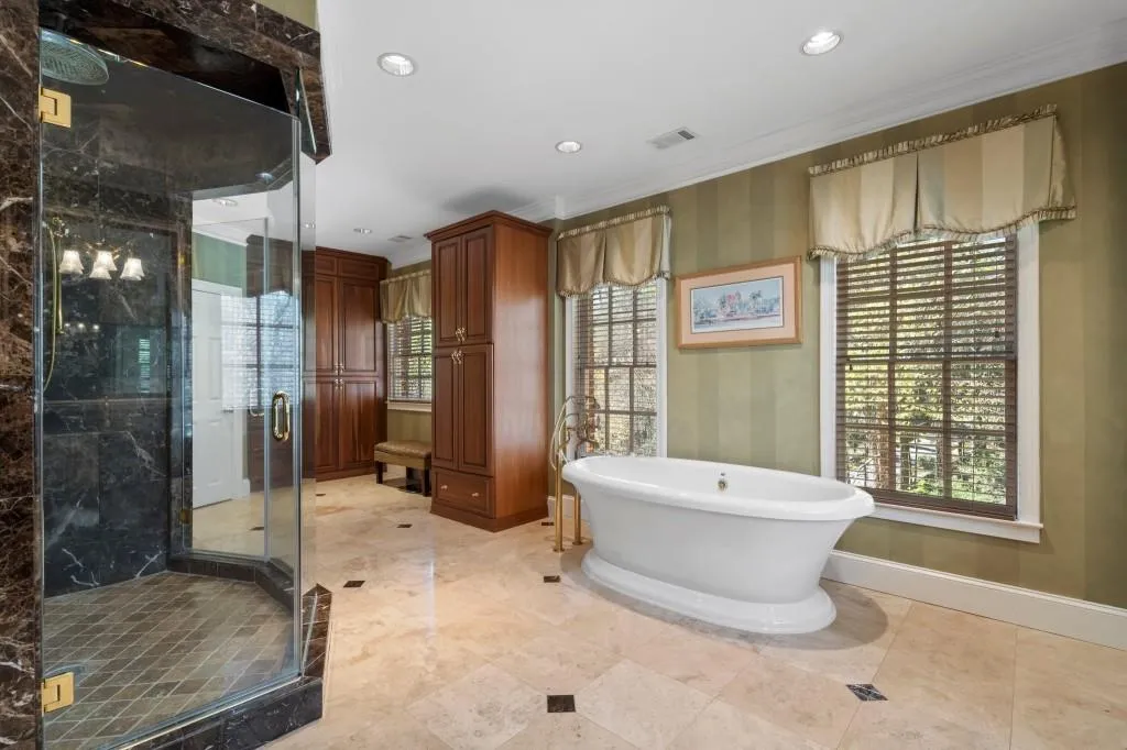 220 Sheridan Point Lane, Atlanta, Georgia 30342, 5 Bedrooms Bedrooms, ,5 BathroomsBathrooms,Residential,Sold,220 Sheridan Point Lane,7548366