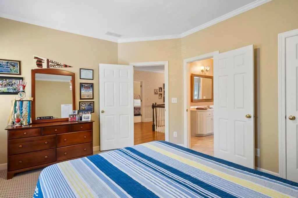 220 Sheridan Point Lane, Atlanta, Georgia 30342, 5 Bedrooms Bedrooms, ,5 BathroomsBathrooms,Residential,Sold,220 Sheridan Point Lane,7548366