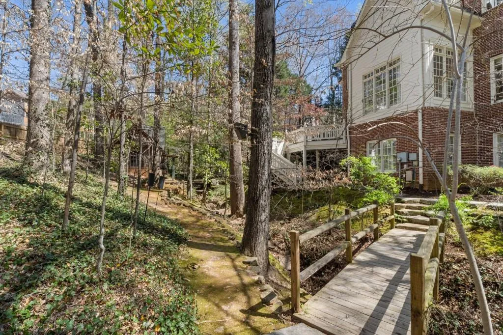 220 Sheridan Point Lane, Atlanta, Georgia 30342, 5 Bedrooms Bedrooms, ,5 BathroomsBathrooms,Residential,Sold,220 Sheridan Point Lane,7548366
