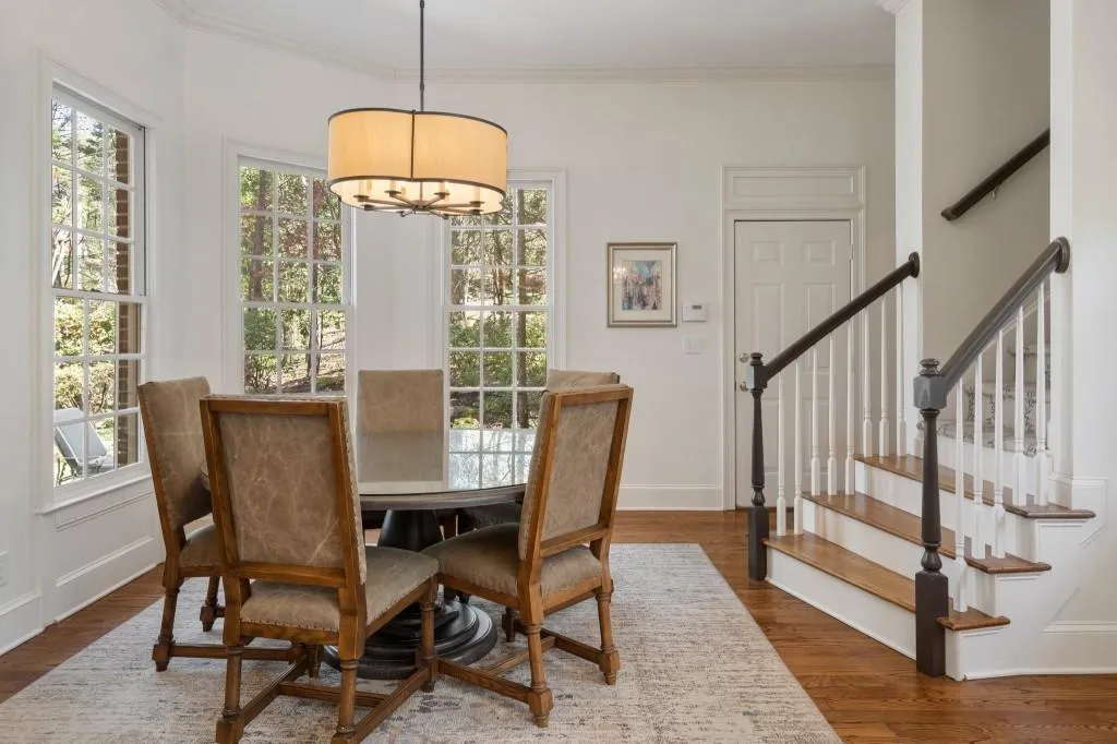 220 Sheridan Point Lane, Atlanta, Georgia 30342, 5 Bedrooms Bedrooms, ,5 BathroomsBathrooms,Residential,Sold,220 Sheridan Point Lane,7548366
