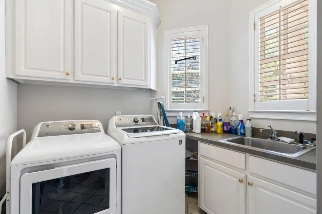 220 Sheridan Point Lane, Atlanta, Georgia 30342, 5 Bedrooms Bedrooms, ,5 BathroomsBathrooms,Residential,Sold,220 Sheridan Point Lane,7548366