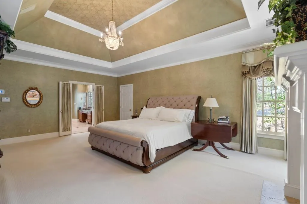 220 Sheridan Point Lane, Atlanta, Georgia 30342, 5 Bedrooms Bedrooms, ,5 BathroomsBathrooms,Residential,Sold,220 Sheridan Point Lane,7548366