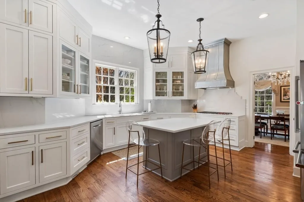 220 Sheridan Point Lane, Atlanta, Georgia 30342, 5 Bedrooms Bedrooms, ,5 BathroomsBathrooms,Residential,Sold,220 Sheridan Point Lane,7548366