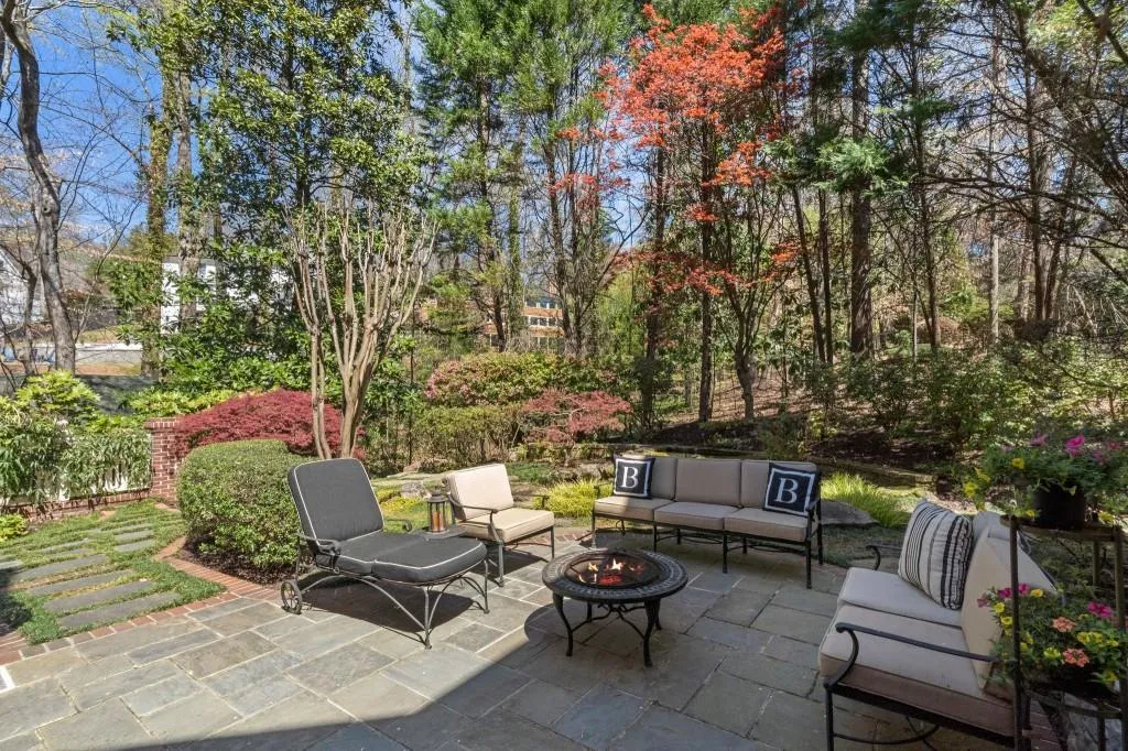 220 Sheridan Point Lane, Atlanta, Georgia 30342, 5 Bedrooms Bedrooms, ,5 BathroomsBathrooms,Residential,Sold,220 Sheridan Point Lane,7548366