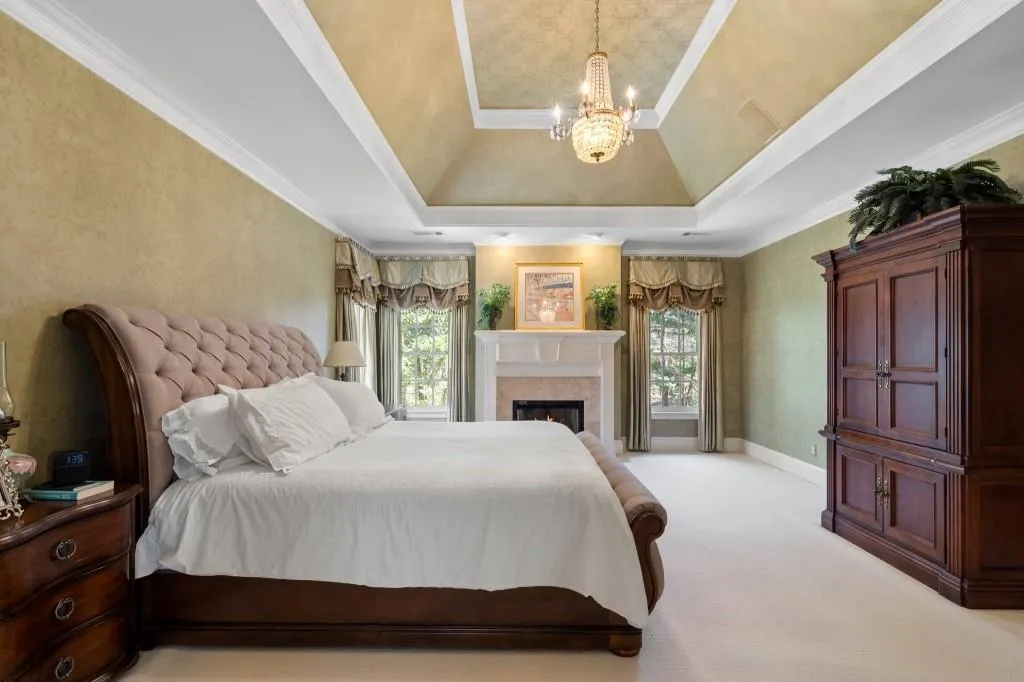 220 Sheridan Point Lane, Atlanta, Georgia 30342, 5 Bedrooms Bedrooms, ,5 BathroomsBathrooms,Residential,Sold,220 Sheridan Point Lane,7548366