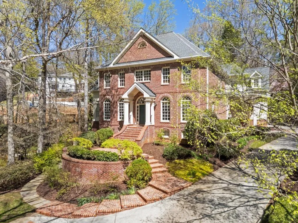 220 Sheridan Point Lane, Atlanta, Georgia 30342, 5 Bedrooms Bedrooms, ,5 BathroomsBathrooms,Residential,Sold,220 Sheridan Point Lane,7548366