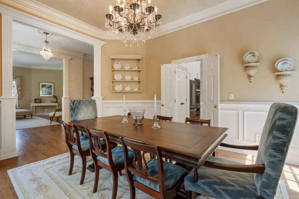 220 Sheridan Point Lane, Atlanta, Georgia 30342, 5 Bedrooms Bedrooms, ,5 BathroomsBathrooms,Residential,Sold,220 Sheridan Point Lane,7548366