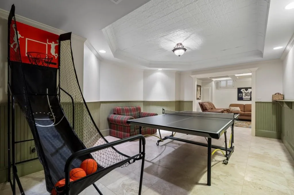 220 Sheridan Point Lane, Atlanta, Georgia 30342, 5 Bedrooms Bedrooms, ,5 BathroomsBathrooms,Residential,Sold,220 Sheridan Point Lane,7548366