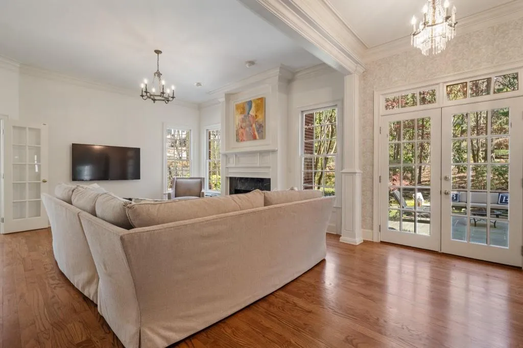 220 Sheridan Point Lane, Atlanta, Georgia 30342, 5 Bedrooms Bedrooms, ,5 BathroomsBathrooms,Residential,Sold,220 Sheridan Point Lane,7548366