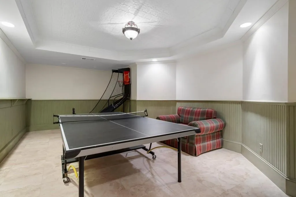 220 Sheridan Point Lane, Atlanta, Georgia 30342, 5 Bedrooms Bedrooms, ,5 BathroomsBathrooms,Residential,Sold,220 Sheridan Point Lane,7548366