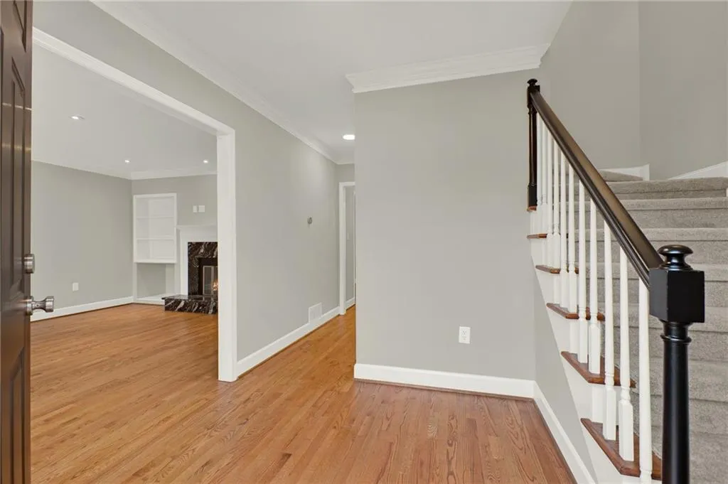 935 Lenox Hill Court Ne, Atlanta, Georgia 30324, 3 Bedrooms Bedrooms, 0 ,2 BathroomsBathrooms,Residential,For Sale,935 Lenox Hill Court Ne,7809370
