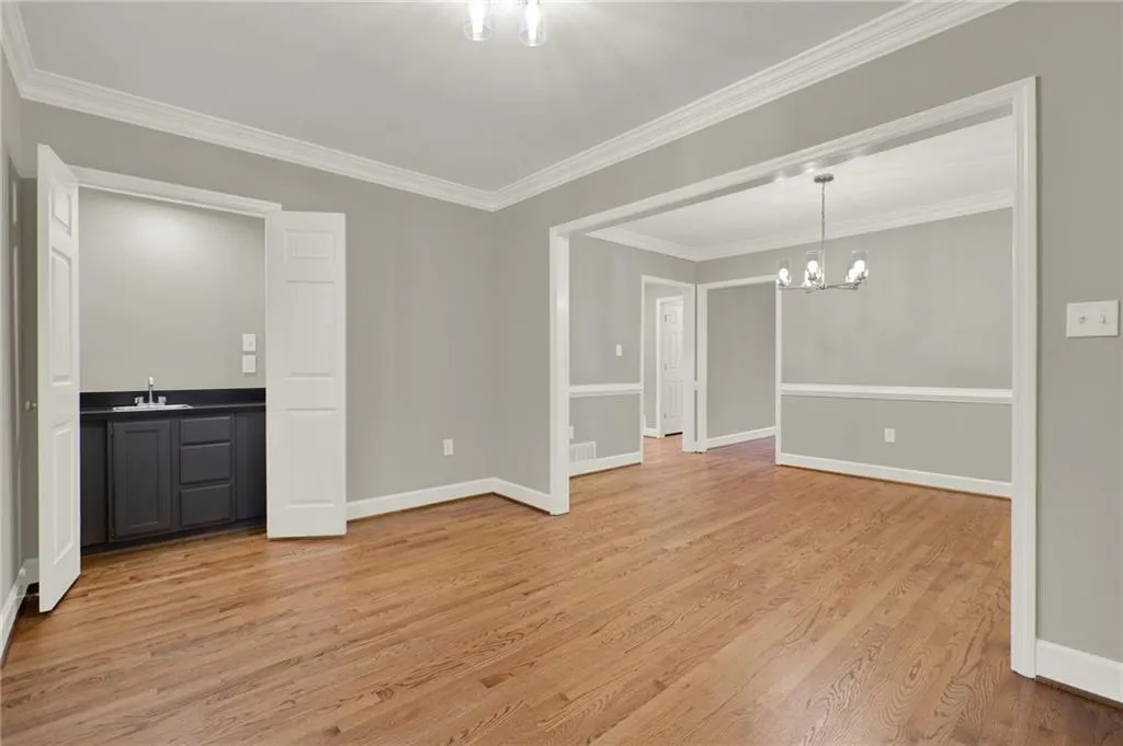 935 Lenox Hill Court Ne, Atlanta, Georgia 30324, 3 Bedrooms Bedrooms, 0 ,2 BathroomsBathrooms,Residential,For Sale,935 Lenox Hill Court Ne,7809370