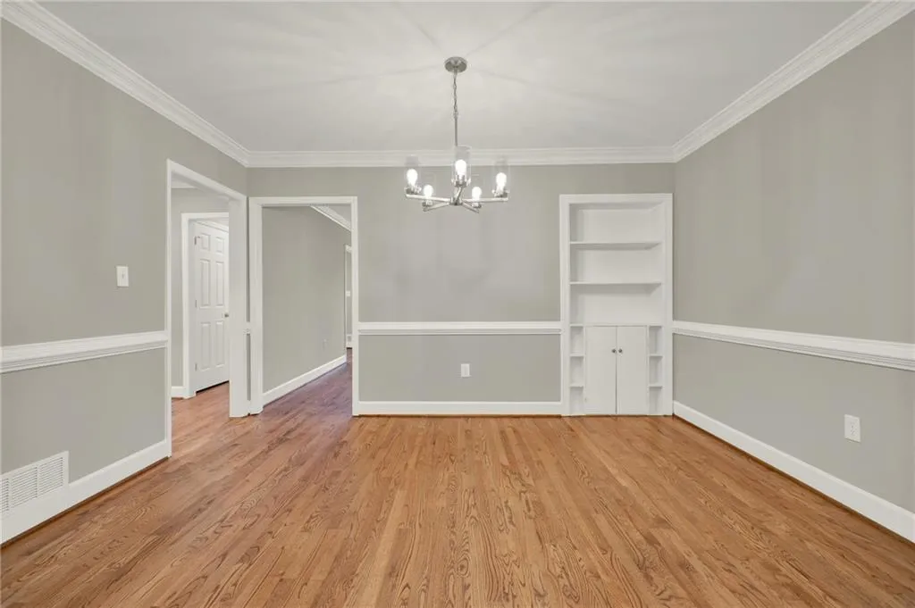 935 Lenox Hill Court Ne, Atlanta, Georgia 30324, 3 Bedrooms Bedrooms, 0 ,2 BathroomsBathrooms,Residential,For Sale,935 Lenox Hill Court Ne,7809370