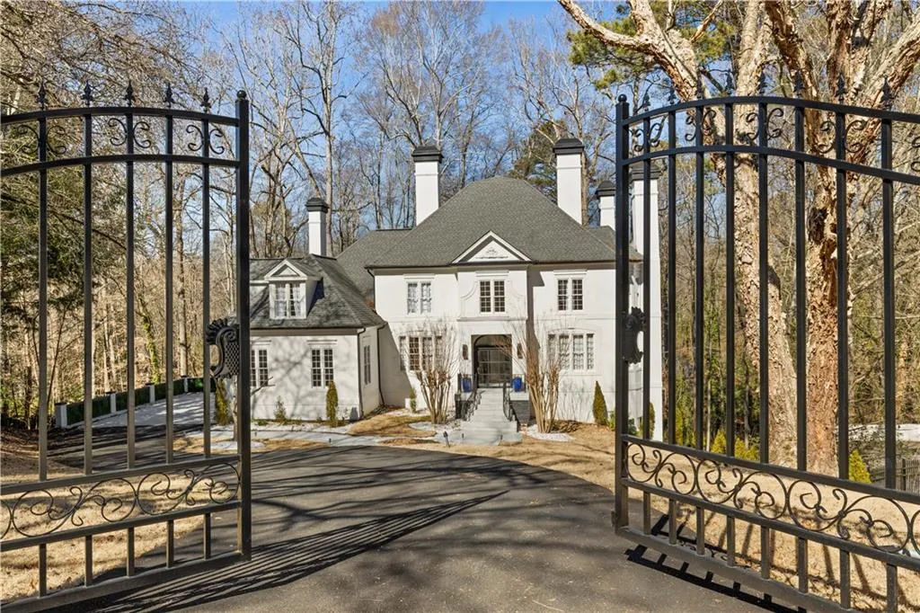 5390 Harrowood Lane, Atlanta, Georgia 30327, 5 Bedrooms Bedrooms, ,4 BathroomsBathrooms,Residential,For Sale,5390 Harrowood Lane,7727851