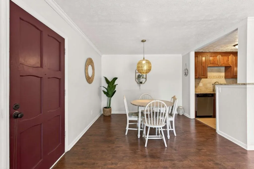 725 Dalrymple Road Ne Unit 5f, Sandy Springs, Georgia 30328, 2 Bedrooms Bedrooms, ,2 BathroomsBathrooms,Residential,Sold,725 Dalrymple Road Ne Unit 5f,7710619
