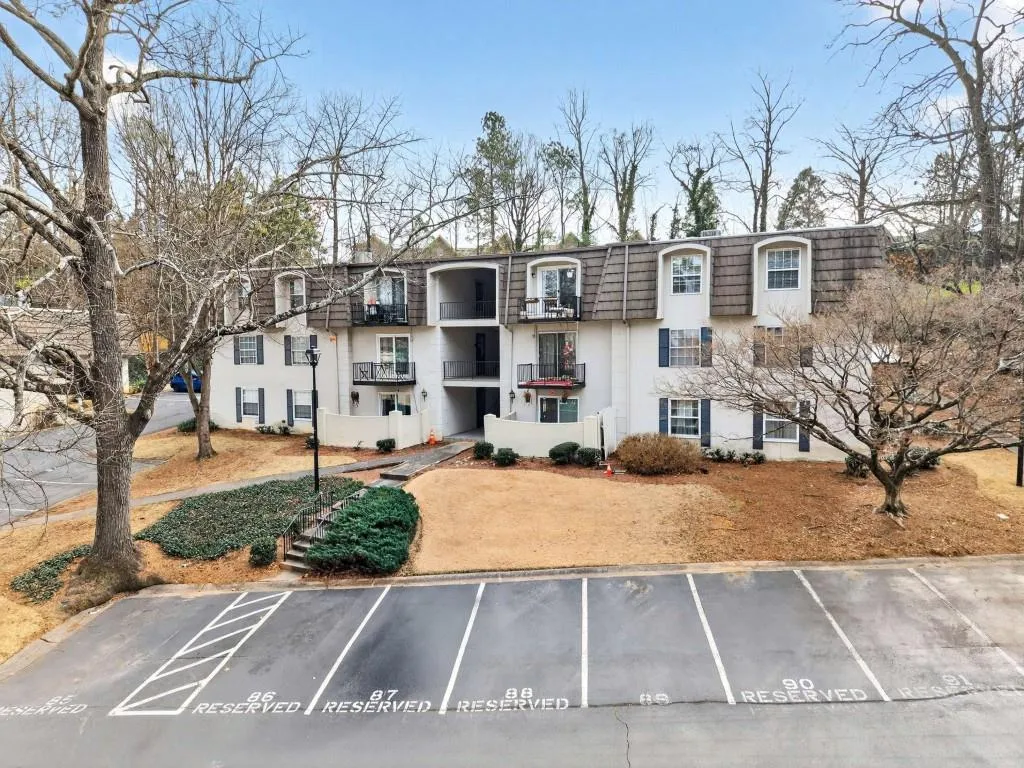 725 Dalrymple Road Ne Unit 5f, Sandy Springs, Georgia 30328, 2 Bedrooms Bedrooms, ,2 BathroomsBathrooms,Residential,Sold,725 Dalrymple Road Ne Unit 5f,7710619