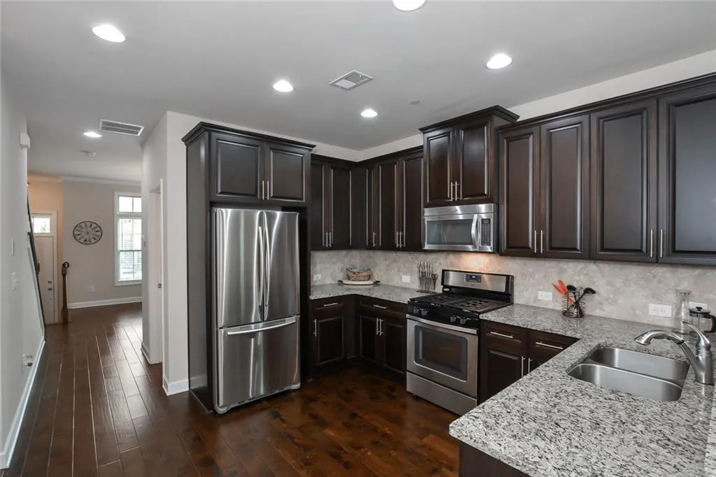 7525 Highland Bluff Unit 7525, Atlanta, Georgia 30328, 3 Bedrooms Bedrooms, ,3 BathroomsBathrooms,Residential,Sold,7525 Highland Bluff Unit 7525,6017037