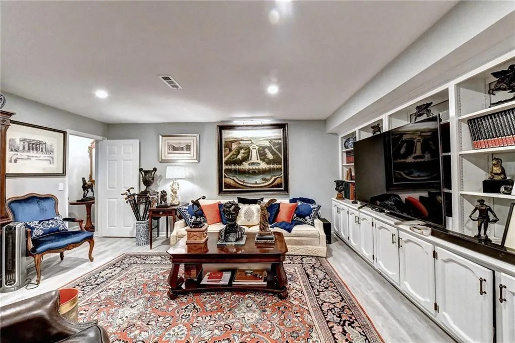 8020 River Circle, Sandy Springs, Georgia 30350, 5 Bedrooms Bedrooms, ,3 BathroomsBathrooms,Residential,Sold,8020 River Circle,6922668