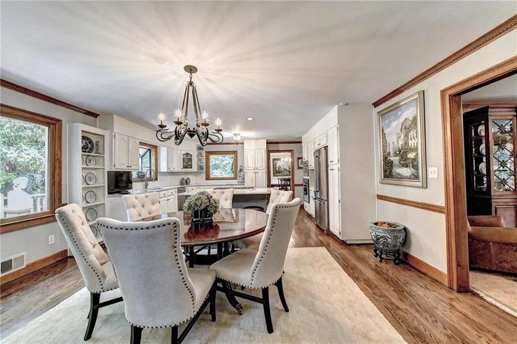 8020 River Circle, Sandy Springs, Georgia 30350, 5 Bedrooms Bedrooms, ,3 BathroomsBathrooms,Residential,Sold,8020 River Circle,6922668