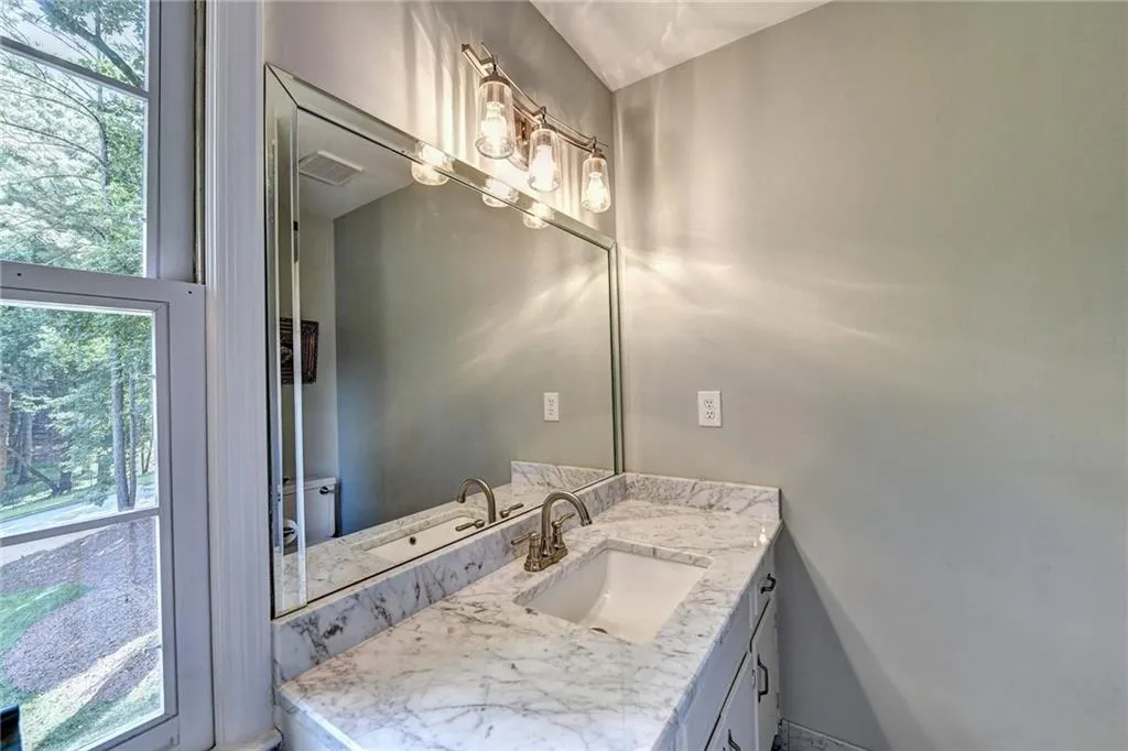 8020 River Circle, Sandy Springs, Georgia 30350, 5 Bedrooms Bedrooms, ,3 BathroomsBathrooms,Residential,Sold,8020 River Circle,6922668