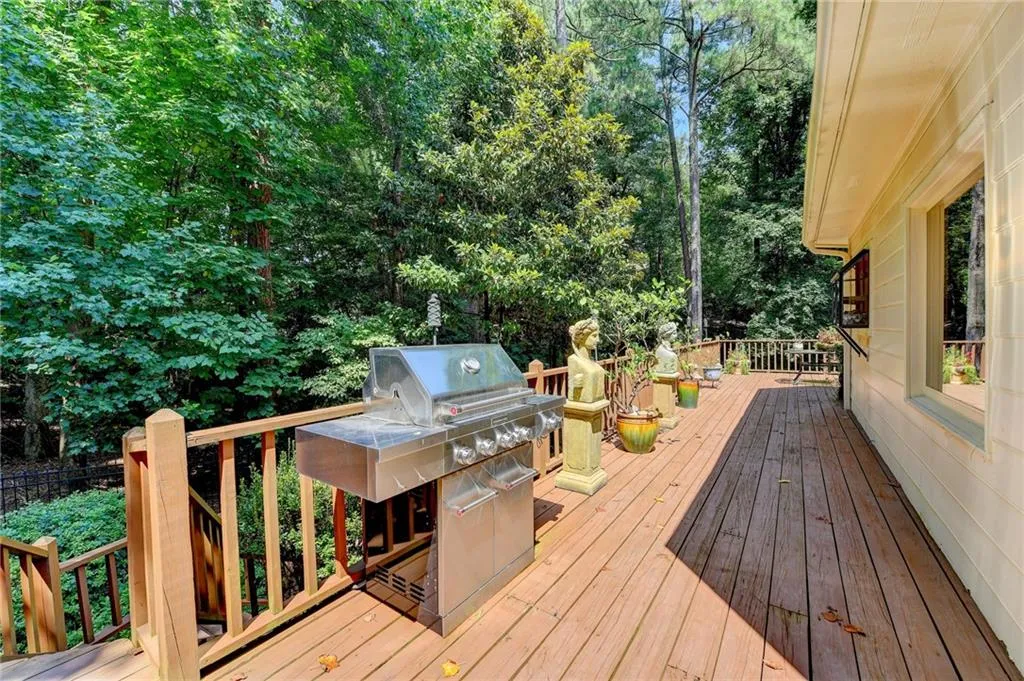 8020 River Circle, Sandy Springs, Georgia 30350, 5 Bedrooms Bedrooms, ,3 BathroomsBathrooms,Residential,Sold,8020 River Circle,6922668