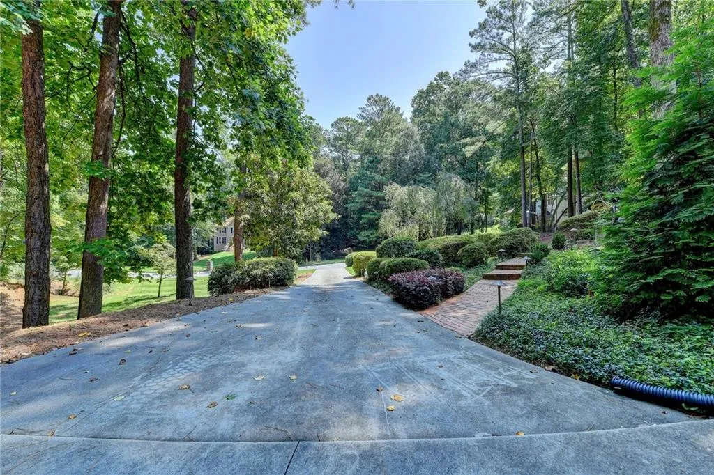 8020 River Circle, Sandy Springs, Georgia 30350, 5 Bedrooms Bedrooms, ,3 BathroomsBathrooms,Residential,Sold,8020 River Circle,6922668