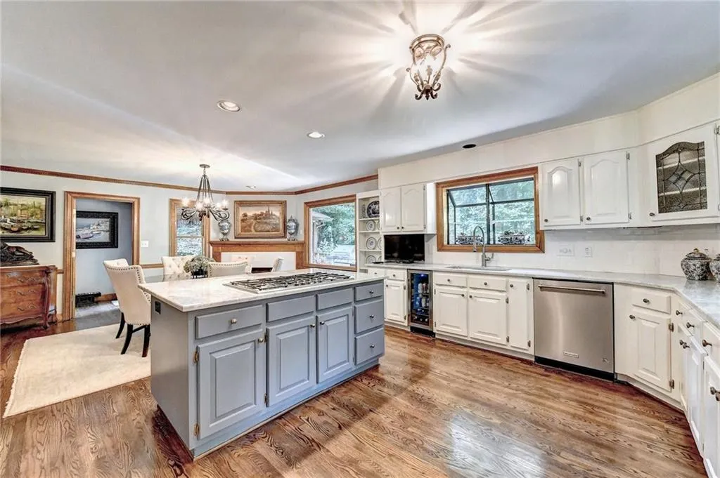 8020 River Circle, Sandy Springs, Georgia 30350, 5 Bedrooms Bedrooms, ,3 BathroomsBathrooms,Residential,Sold,8020 River Circle,6922668