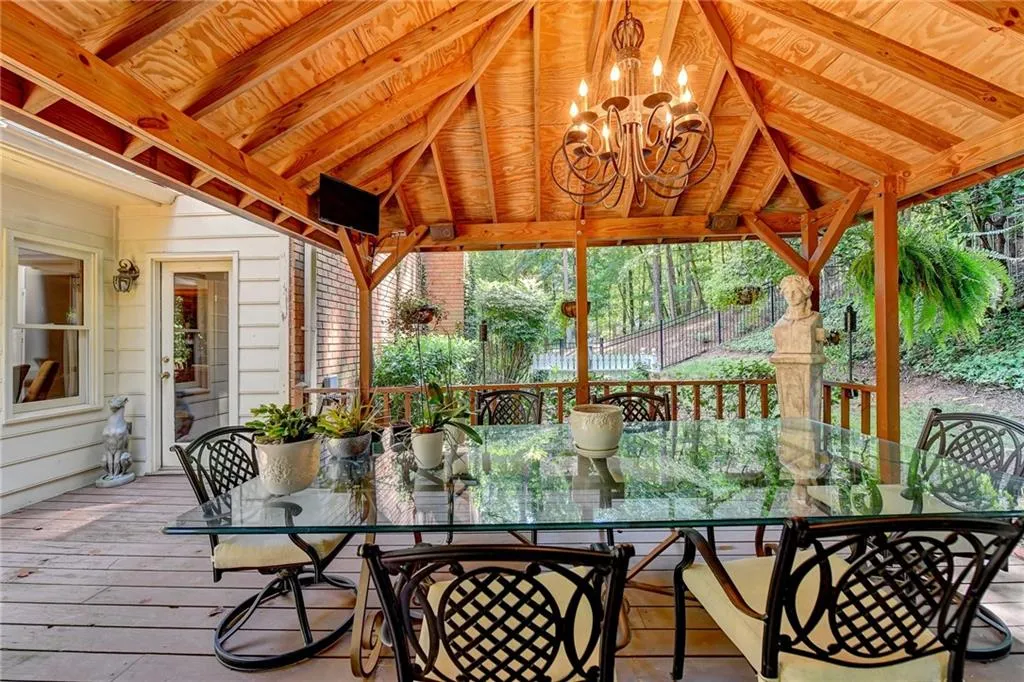 8020 River Circle, Sandy Springs, Georgia 30350, 5 Bedrooms Bedrooms, ,3 BathroomsBathrooms,Residential,Sold,8020 River Circle,6922668
