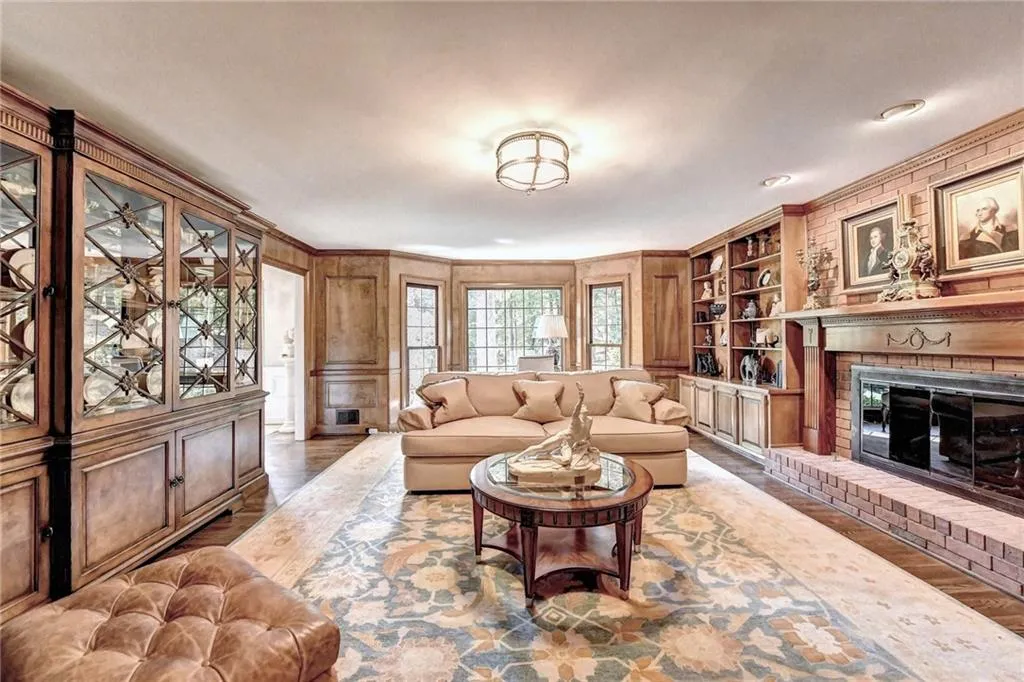 8020 River Circle, Sandy Springs, Georgia 30350, 5 Bedrooms Bedrooms, ,3 BathroomsBathrooms,Residential,Sold,8020 River Circle,6922668