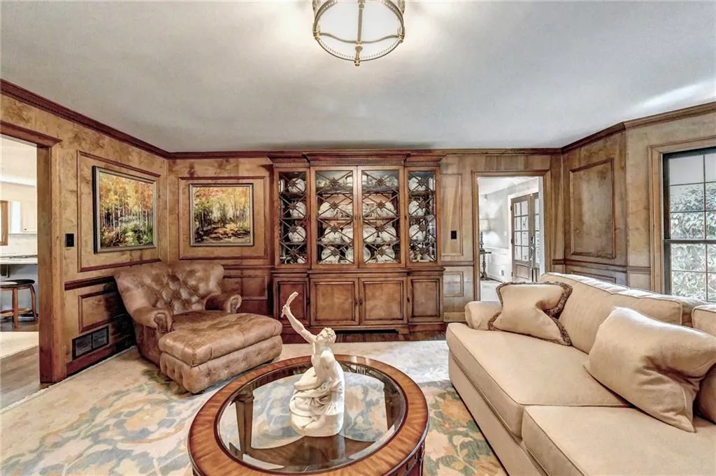 8020 River Circle, Sandy Springs, Georgia 30350, 5 Bedrooms Bedrooms, ,3 BathroomsBathrooms,Residential,Sold,8020 River Circle,6922668