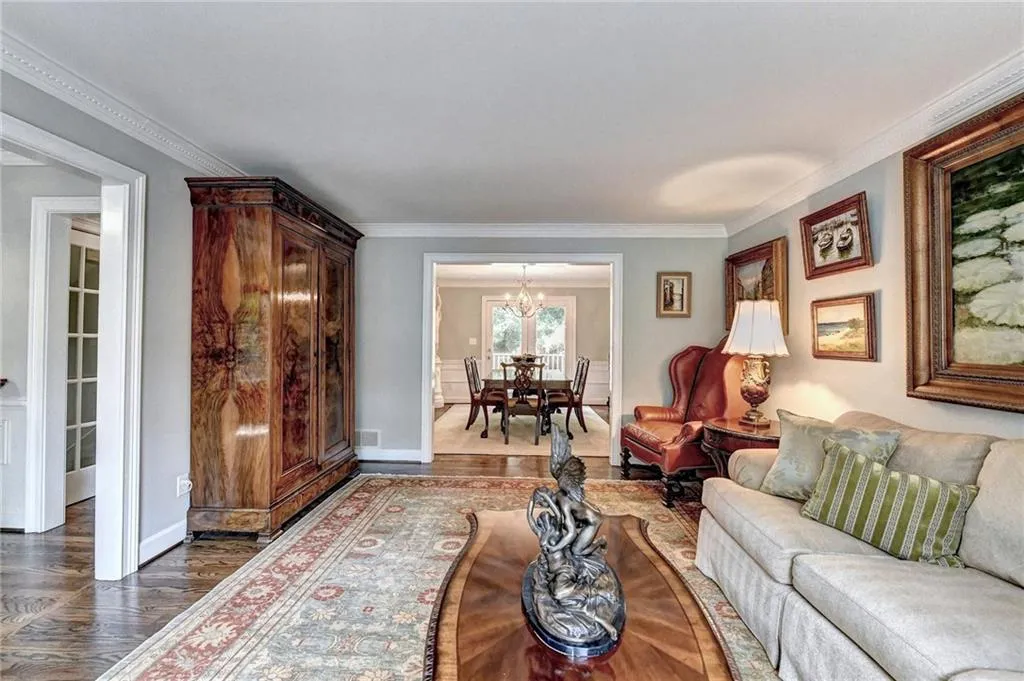8020 River Circle, Sandy Springs, Georgia 30350, 5 Bedrooms Bedrooms, ,3 BathroomsBathrooms,Residential,Sold,8020 River Circle,6922668