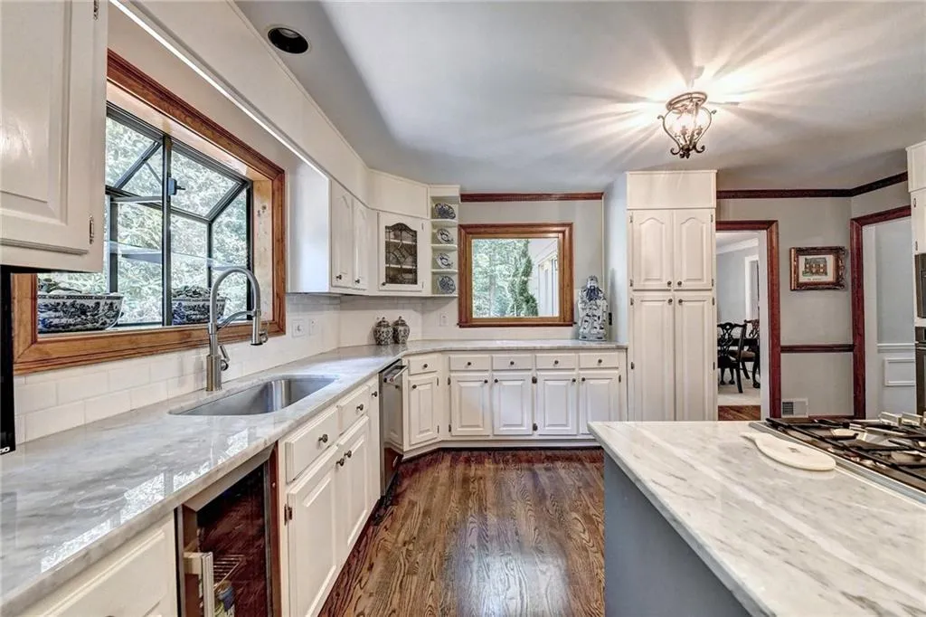 8020 River Circle, Sandy Springs, Georgia 30350, 5 Bedrooms Bedrooms, ,3 BathroomsBathrooms,Residential,Sold,8020 River Circle,6922668